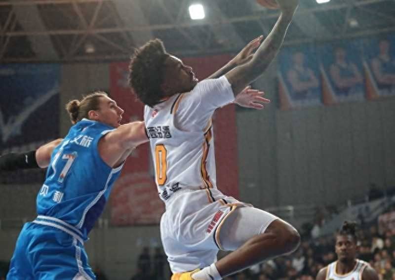 关于海南男篮爆冷夺胜，让对手措手不及的信息