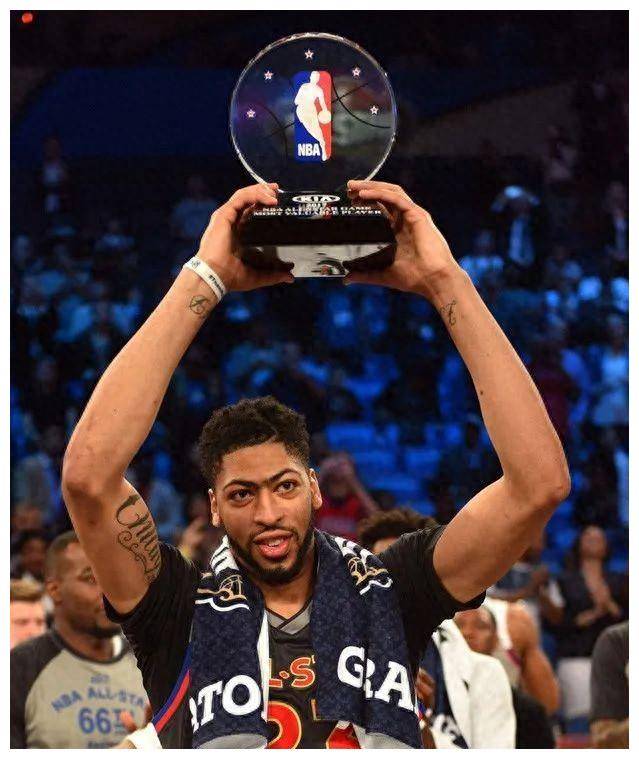 包含美国篮球巨星分享篮球技术，球员备战挑战全球巨星的词条