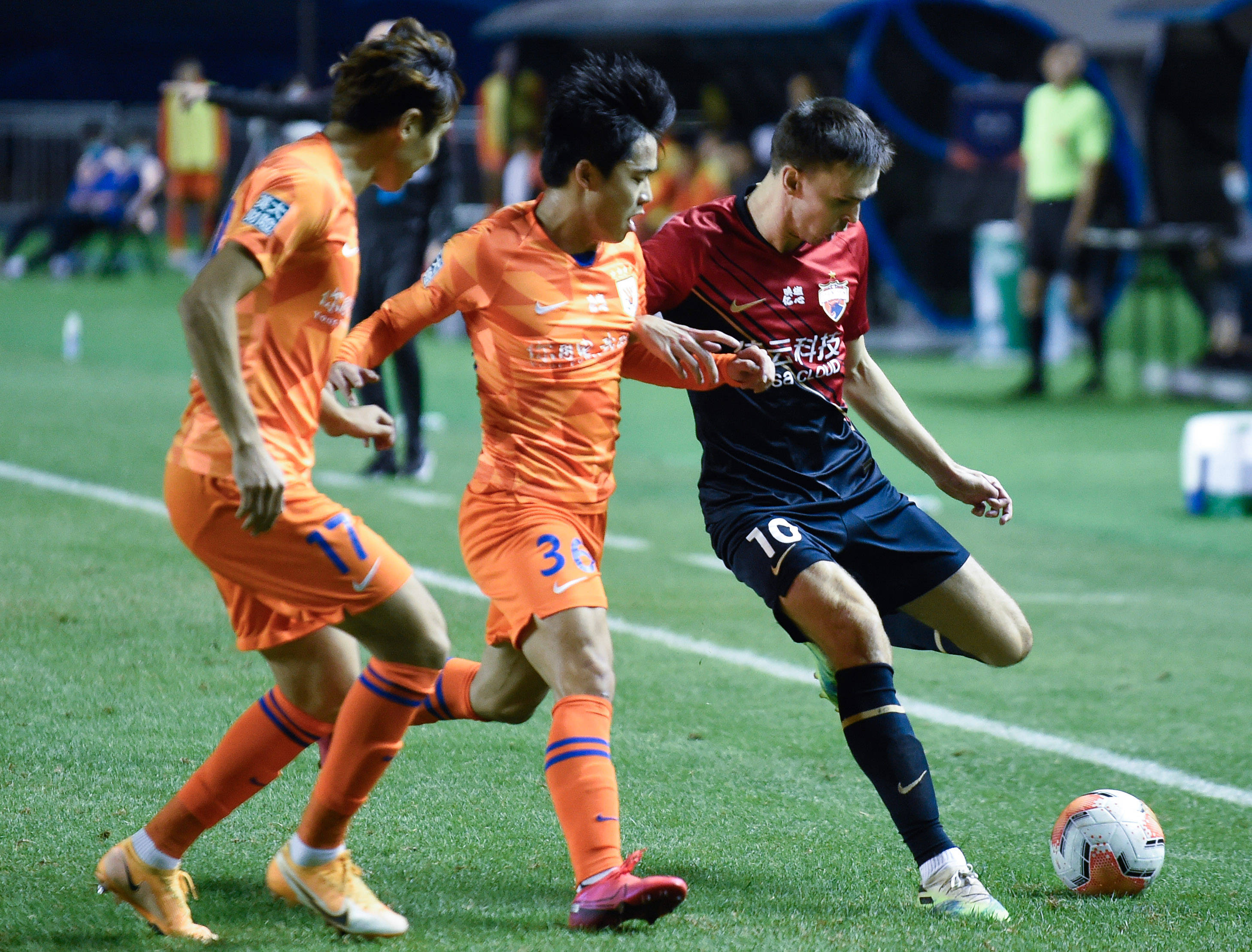 深圳佳兆业外援助攻带球进攻，助球队夺胜的简单介绍