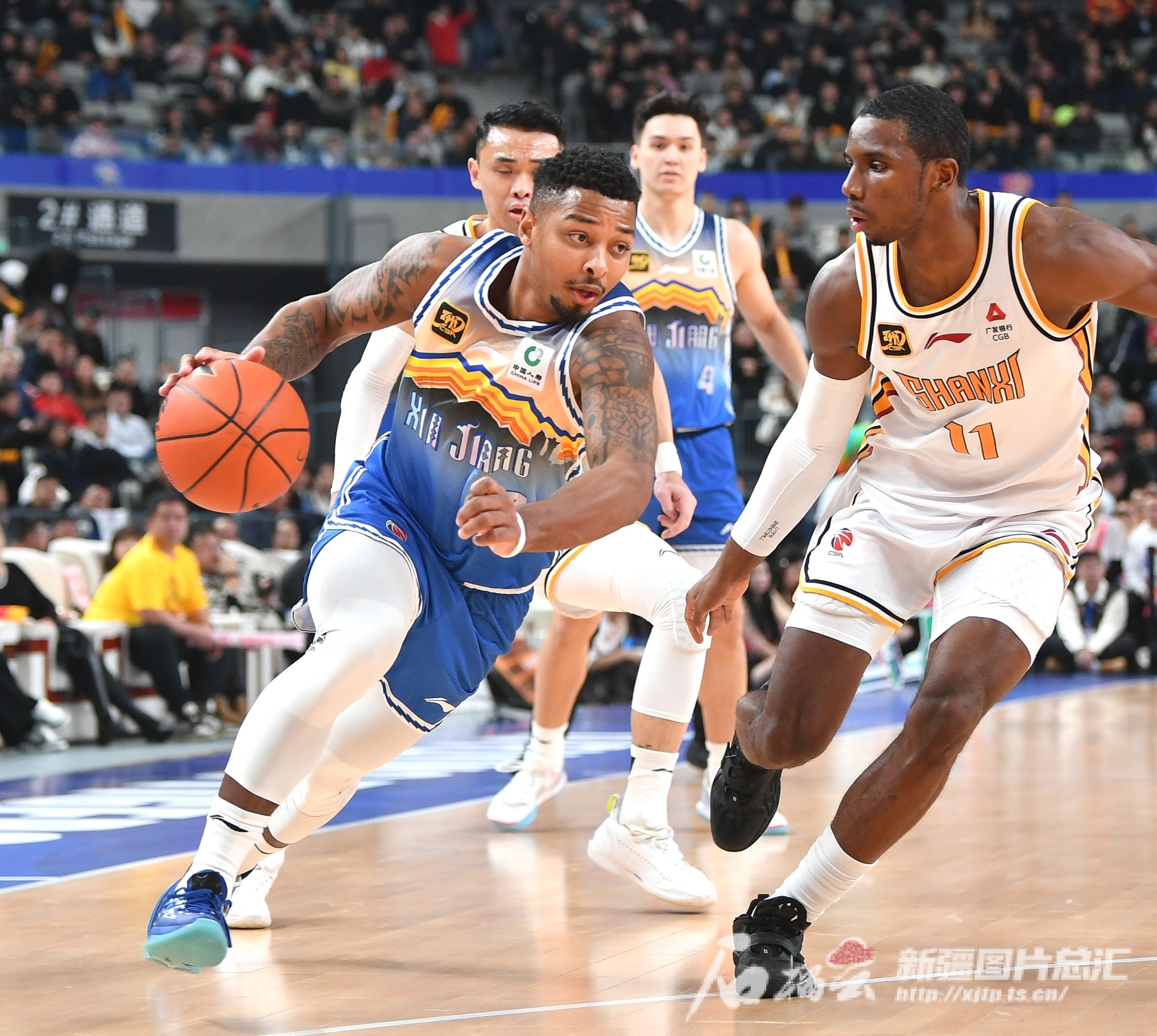 新疆队在激烈角逐中控制比赛,轻松获胜的简单介绍 新疆队在激烈角逐中控制比赛,轻松获胜的简单介绍