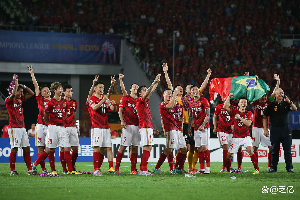 广州恒大主场胜河北华夏幸福，保持榜首位置