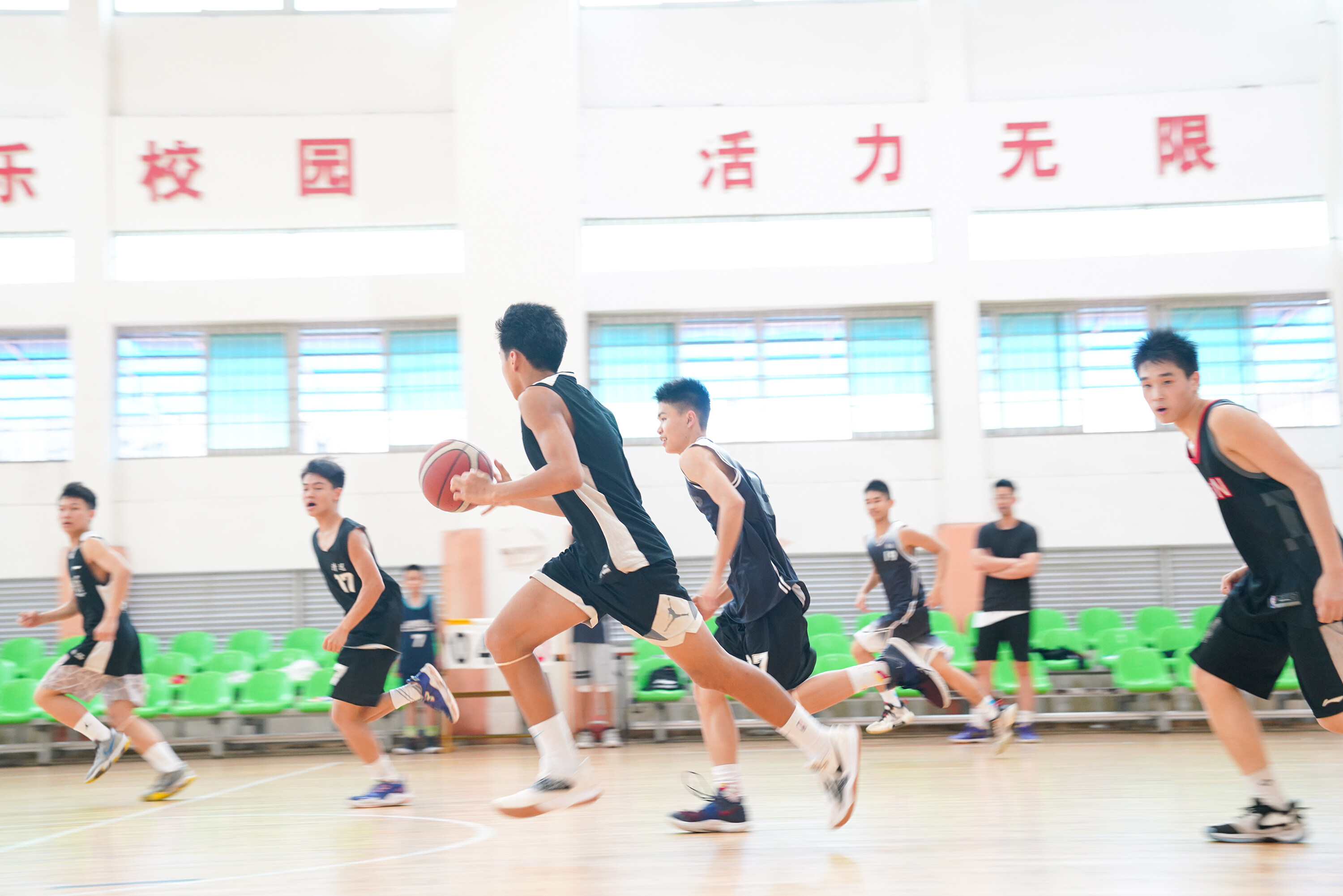 篮球锦标赛带动了球员们的训练热情 篮球锦标赛带动了球员们的训练热情