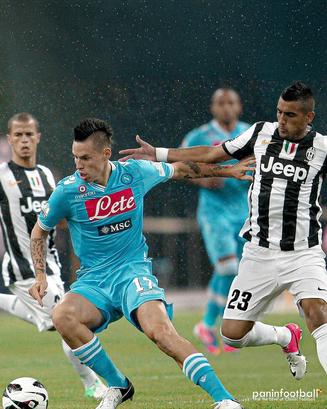 关于那不勒斯主场大胜，争夺亚军位置的信息