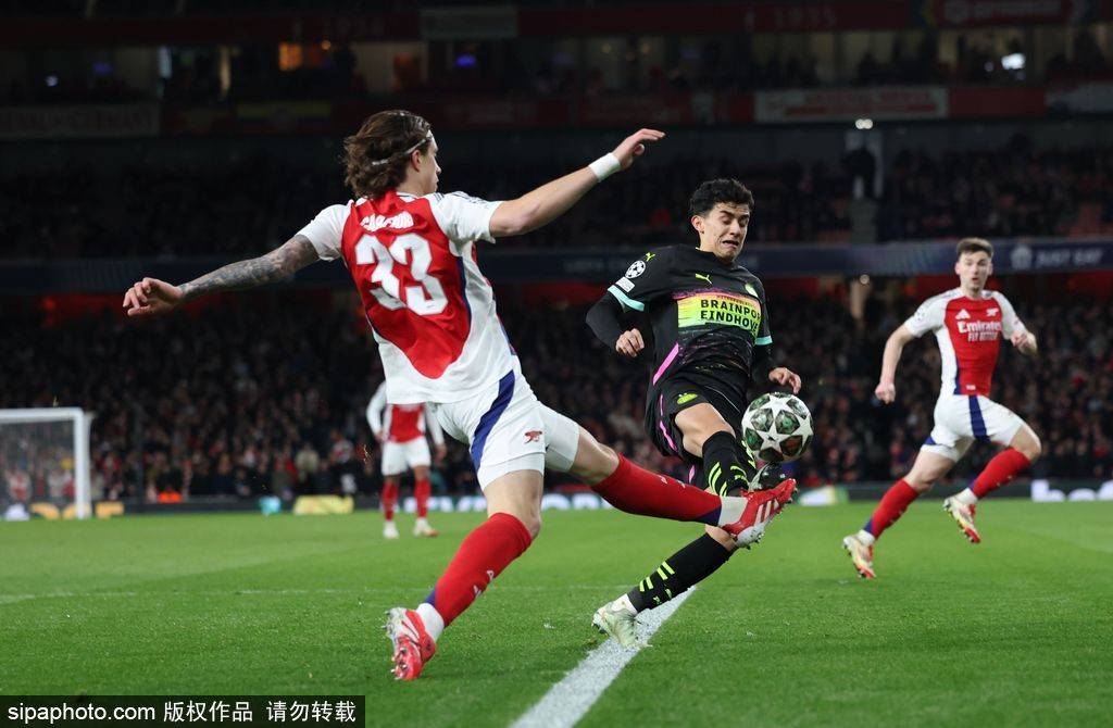 包含激烈较量！欧冠比赛中队伍争夺胜利荣耀的词条