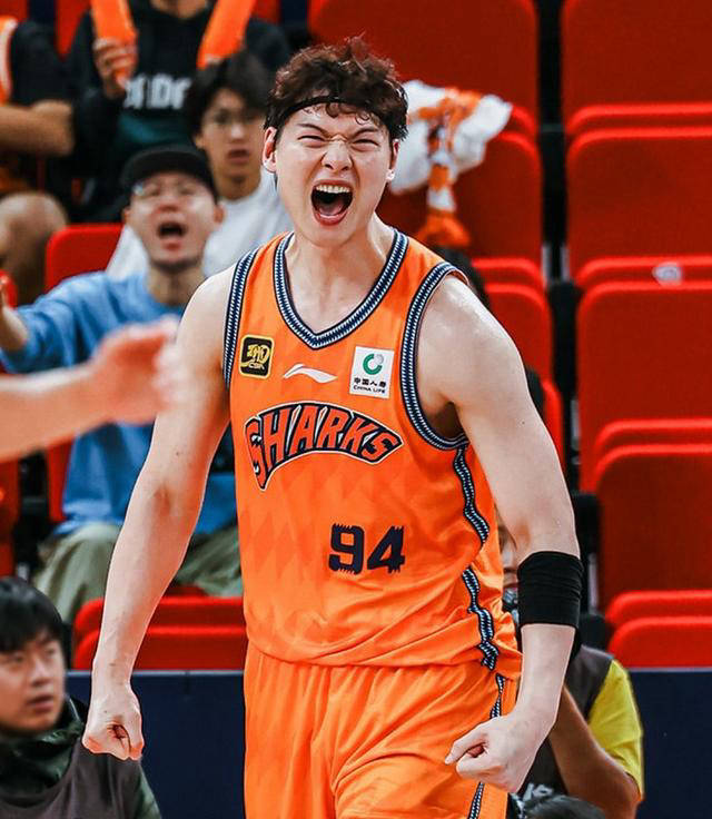 上海大鲨鱼队突破重围，取得连胜