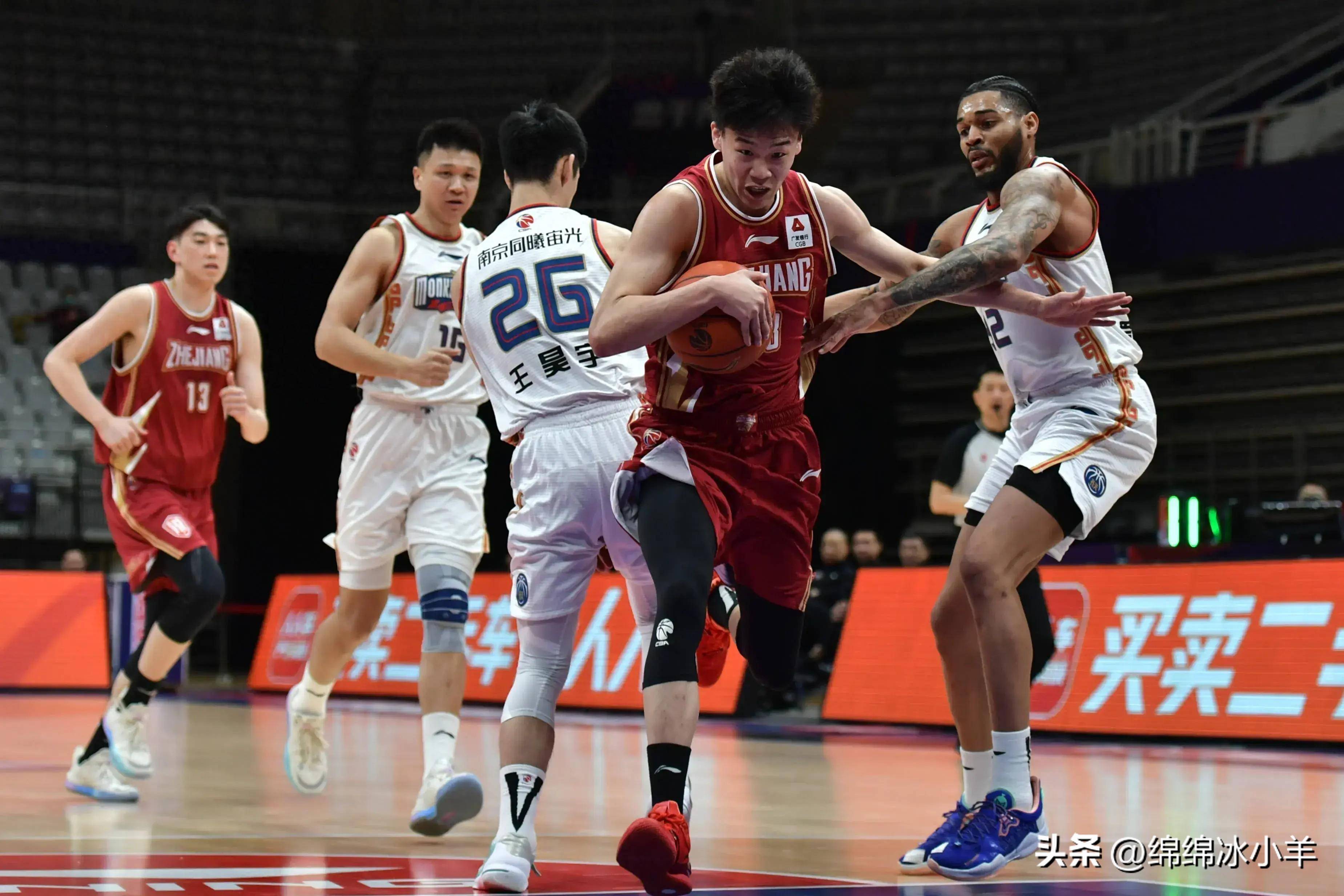 开云平台-上海男篮攻守俱佳，轻取客场胜利