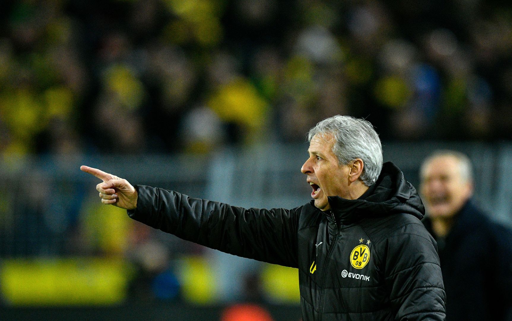 鲁尔区德比再现，门兴获得关键胜利