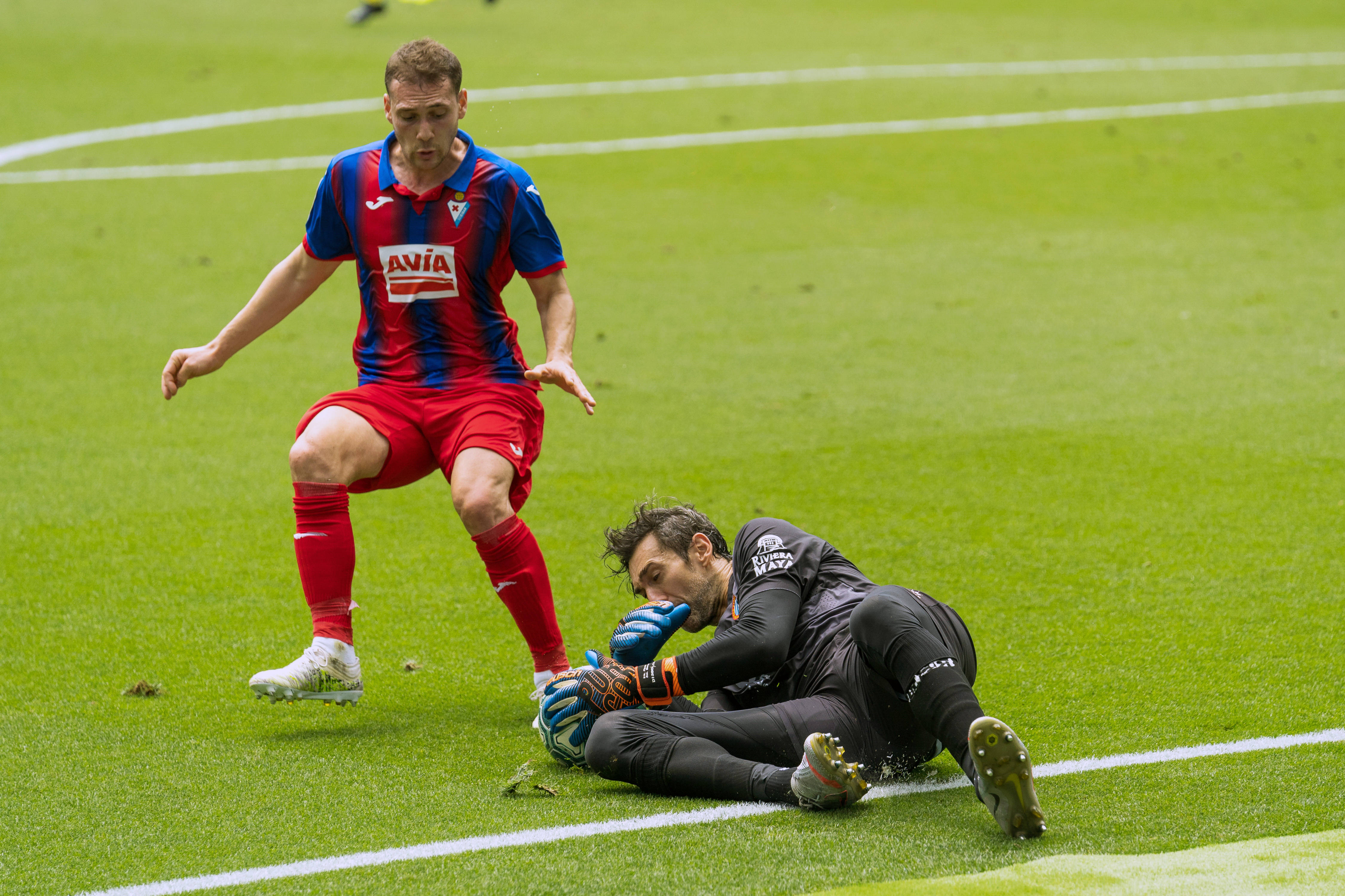 包含埃瓦尔球员表现稳定,荣获赞誉的词条 包含埃瓦尔球员表现稳定,荣获赞誉的词条