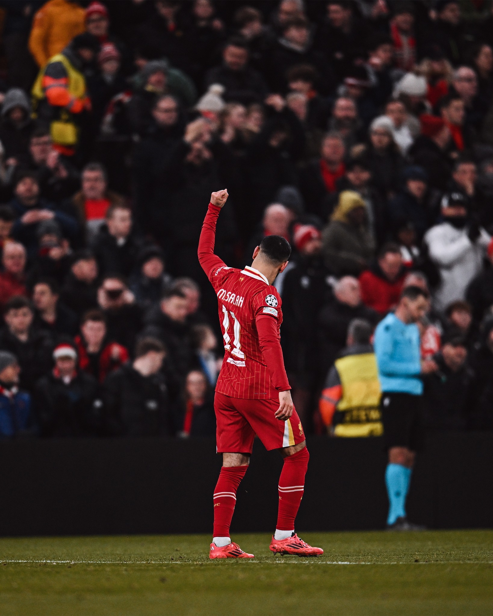 开云体育在线-埃弗顿取得胜利，欧冠赛事表现出色