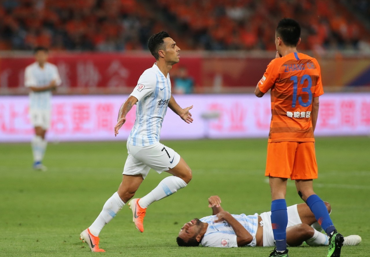 包含富力客场战平鲁能，排名不升不降的词条