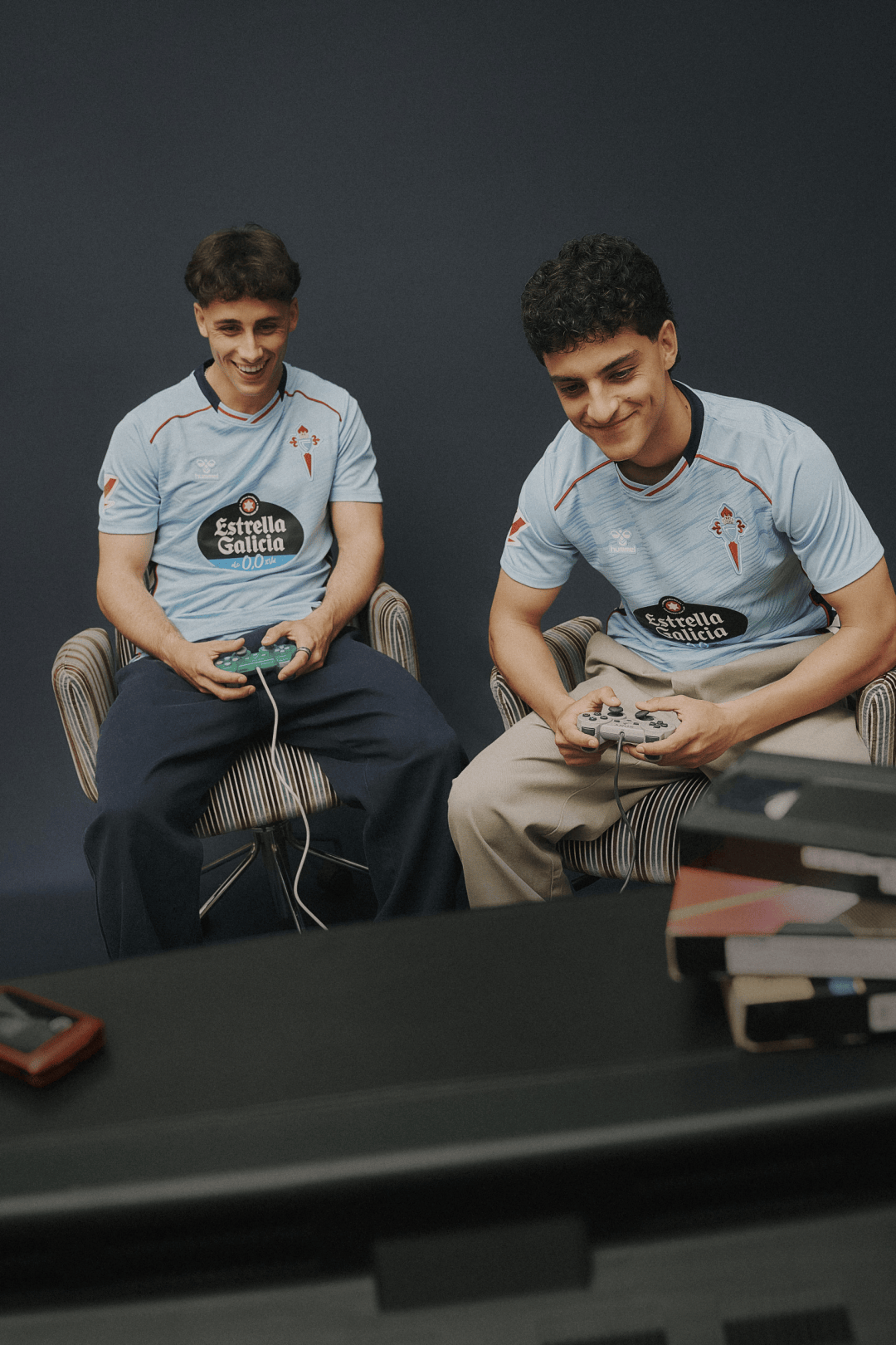 西甲豪门球队确定新赛季主场球衣设计