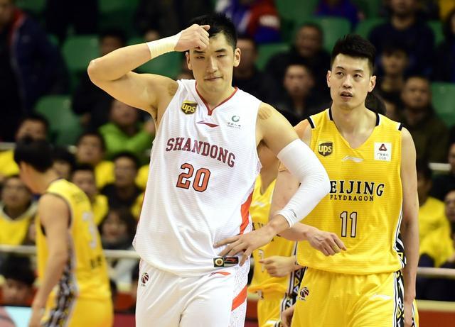 深圳男篮马不停蹄，取得胜利走上榜首的简单介绍