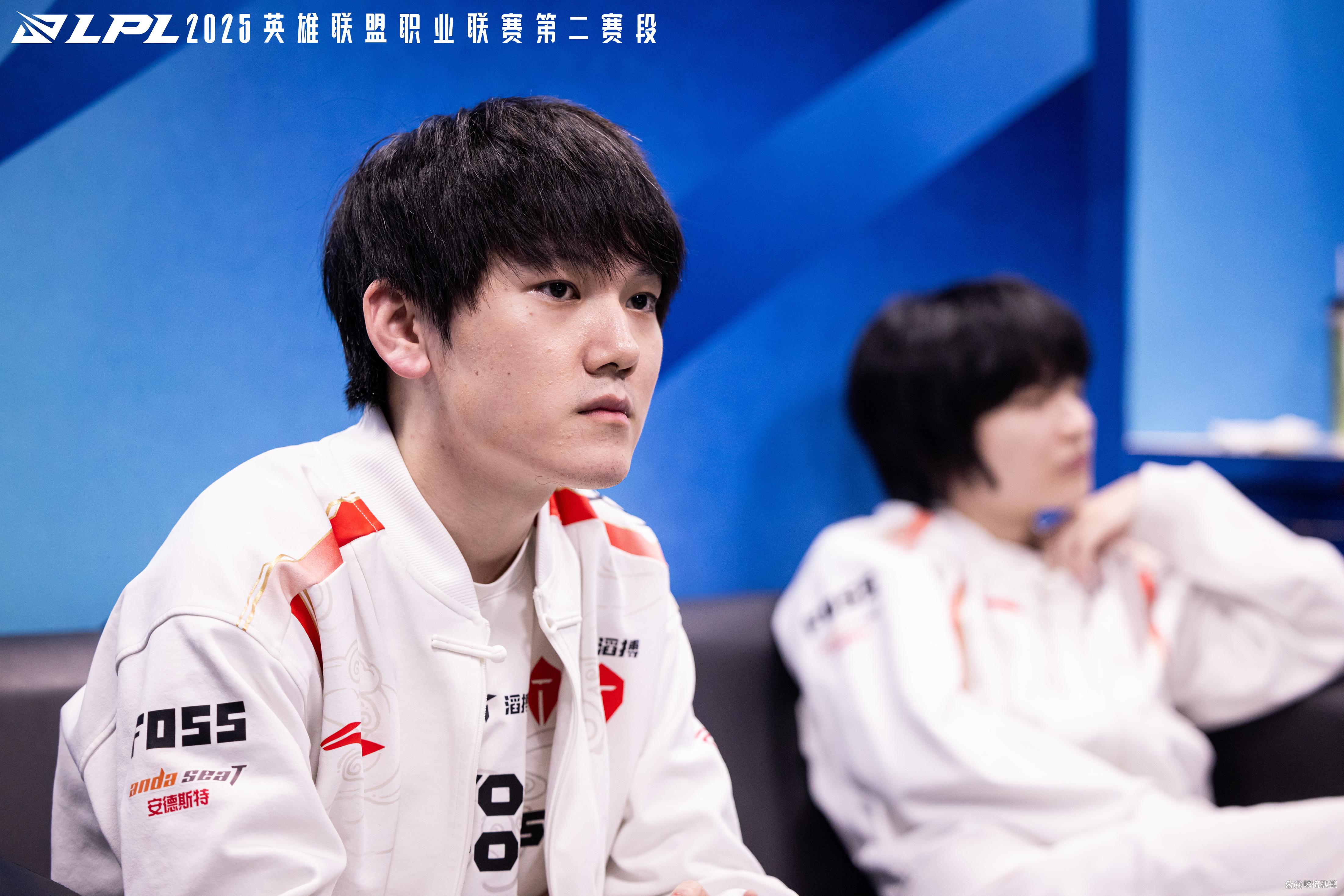 开云体育下载-100T碾压RNG，Scout操刀奇招英雄翻盘八强赛2:1（上海）