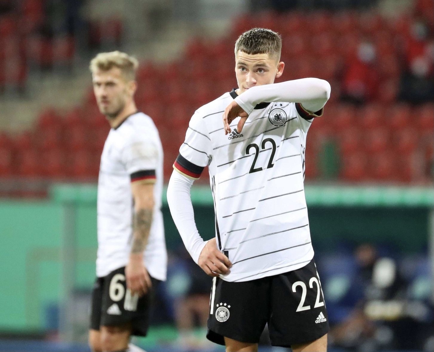 关于法国队晋级欧锦赛半决赛,战果累累的信息 关于法国队晋级欧锦赛半决赛,战果累累的信息