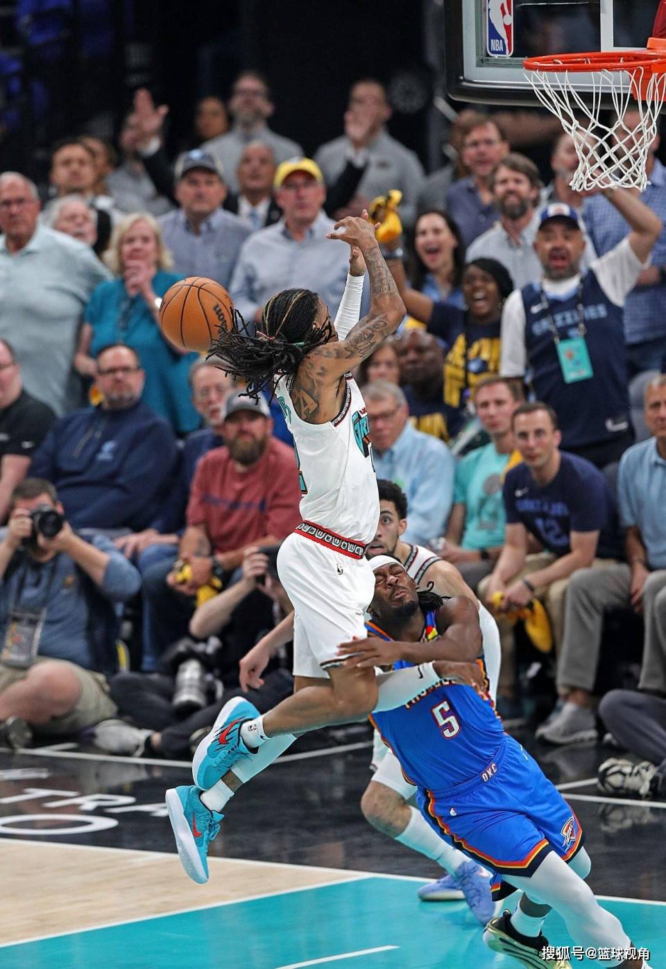 开云下载-灰熊队惊险逆转太阳队，晋级下一轮