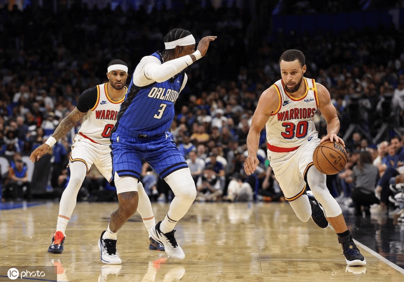 勇士大胜活塞，狂飙26分