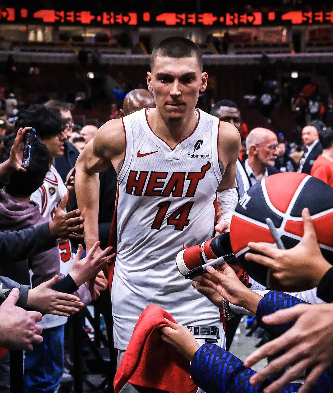 开云体育app-热火击败灰熊，巴特勒砍下28分