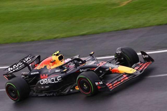 开云体育官网-红牛车队险胜红牛二队,拉塞尔点燃赛场