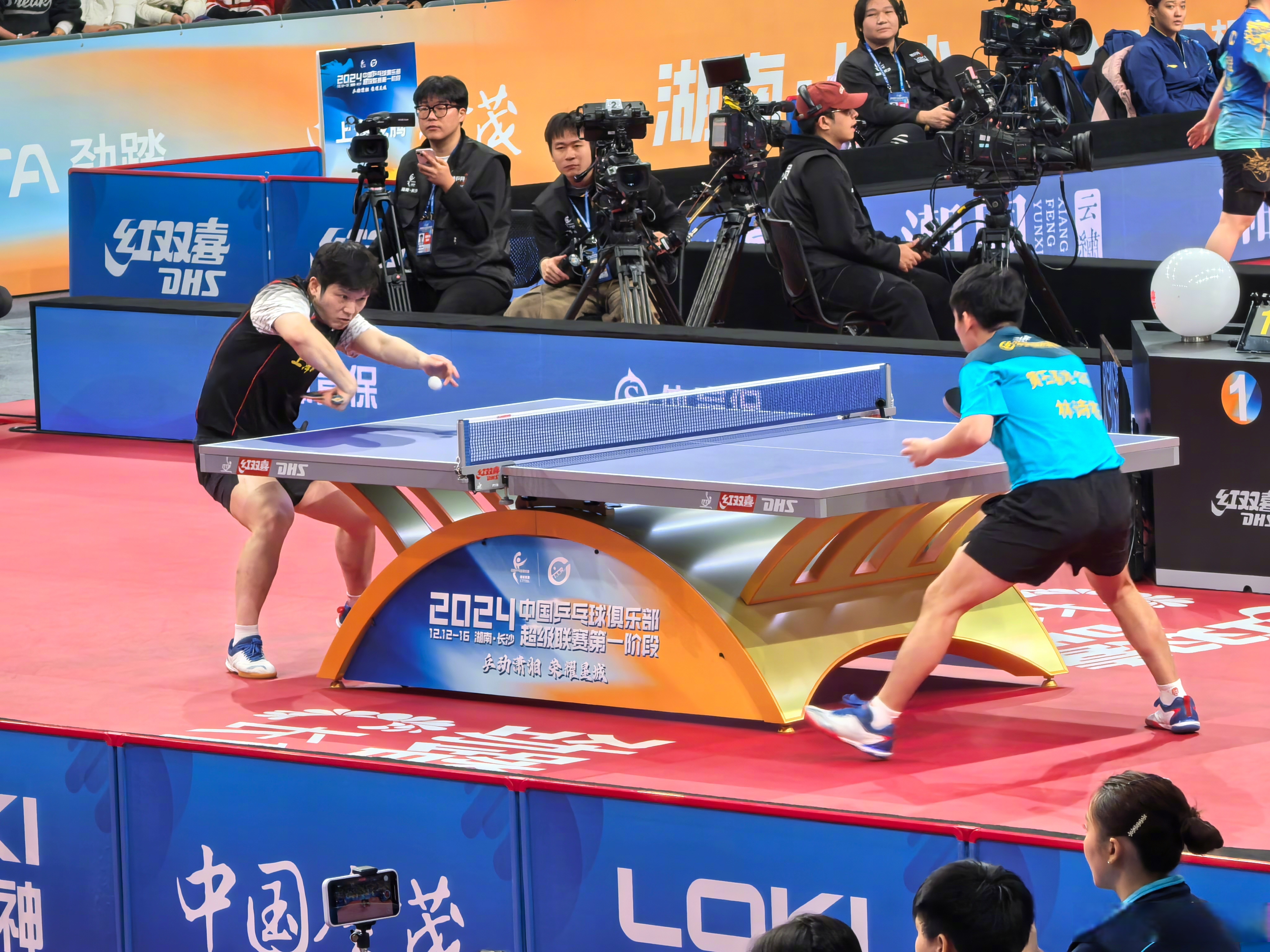 波兰队逆转日本队,樊振东带队取胜 波兰队逆转日本队,樊振东带队取胜