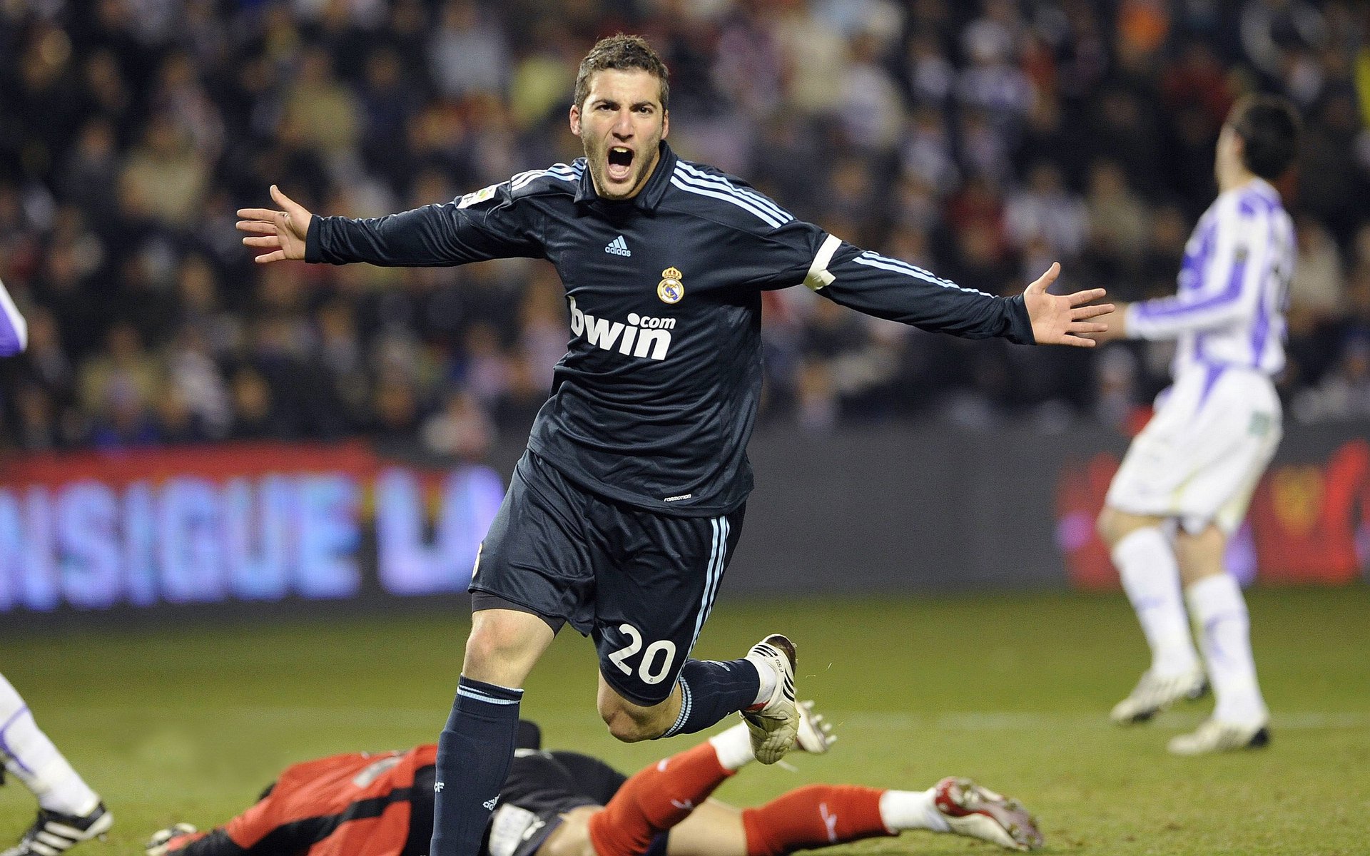 烈焰骑士的东方试炼，浓眉火热状态点燃争冠之路