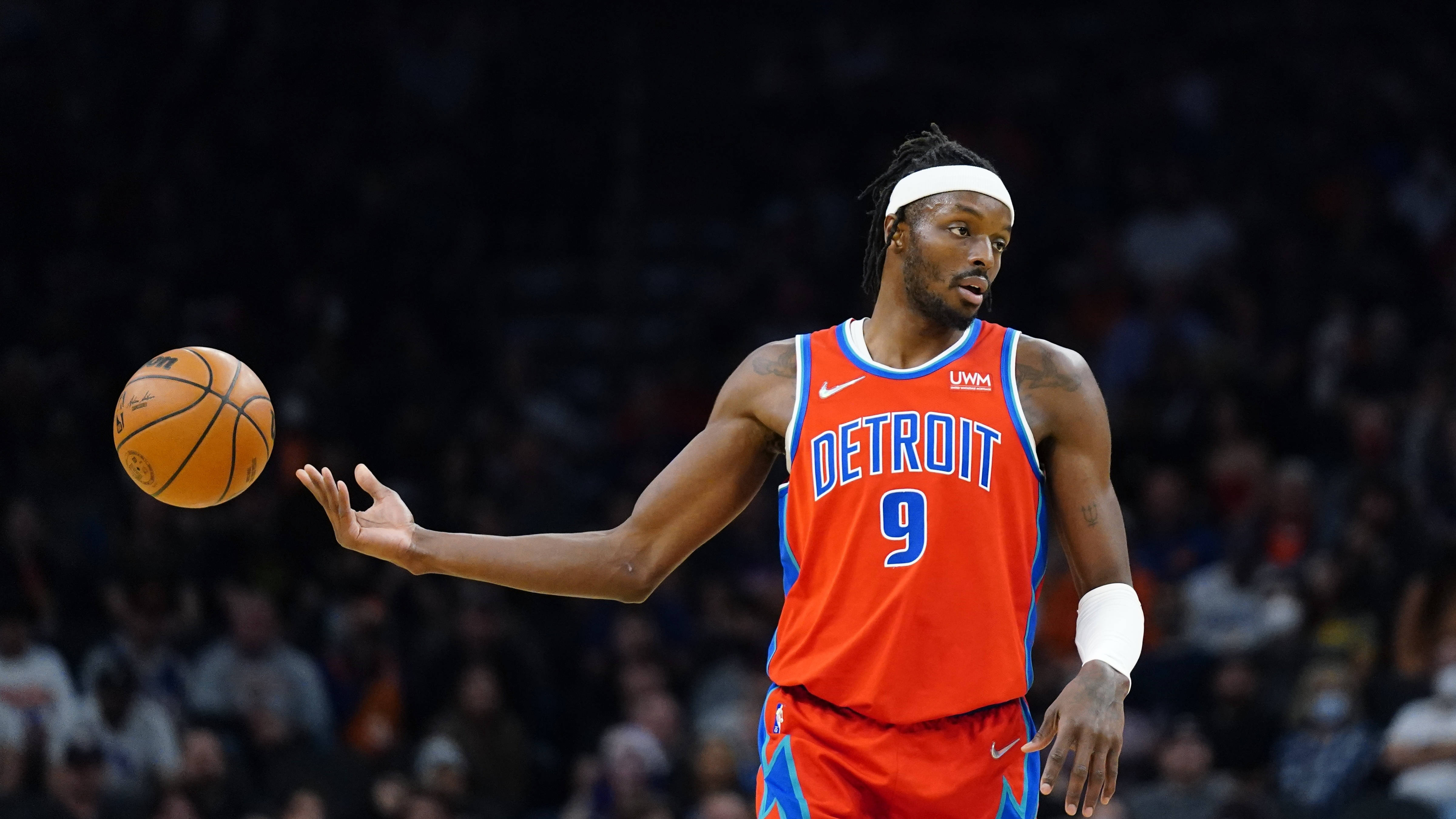 爵士击溃辽宁队,利拉德在年度焦点之战接管比赛 爵士击溃辽宁队,利拉德在年度焦点之战接管比赛